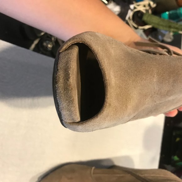 Steve Madden Suede Tan Wedges with Tassles - Picture 4 of 9